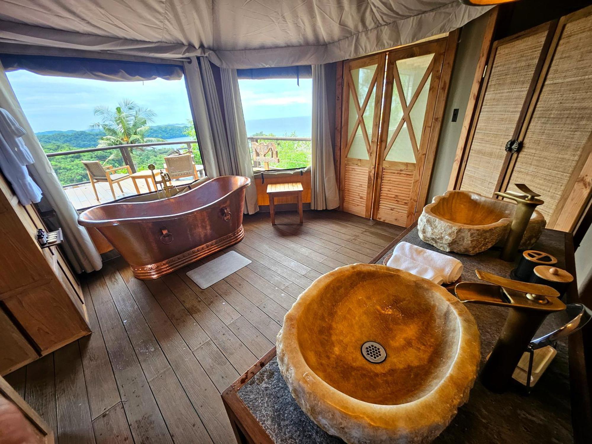 Palau Carolines Resort 科罗尔村 外观 照片